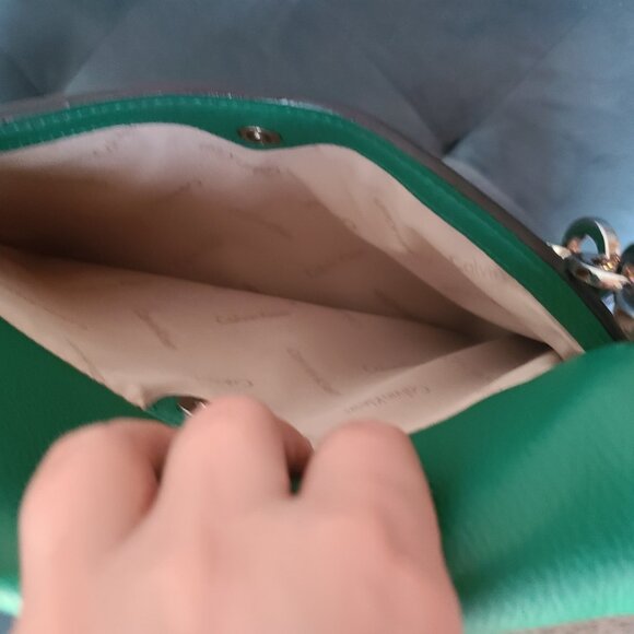 Calvin Klein green pebbled leather shoulder with silver hardware - Picture 3 of 16